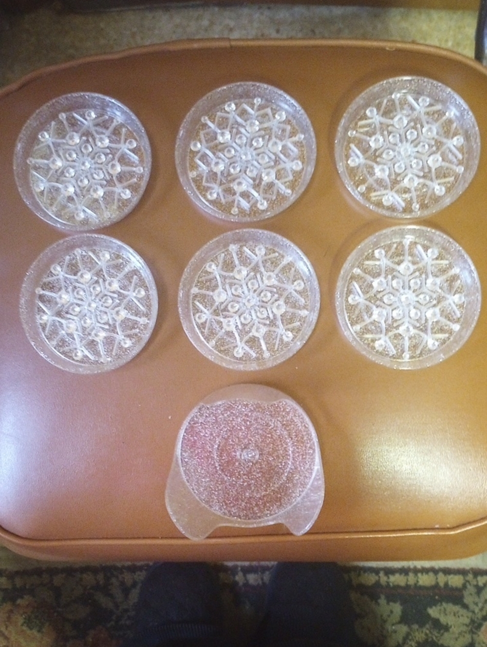 LIKE NEW Vintage Sparkly Snowflake Round 6-Coaster Christmas/Winter Set w/ Caddy